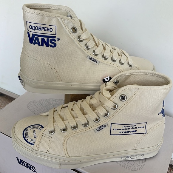 Vans WMNS 0g Style 24 Nt Ttswirs Hospital
VN0000S8BDE
Sneakers - Picture 11 of 16